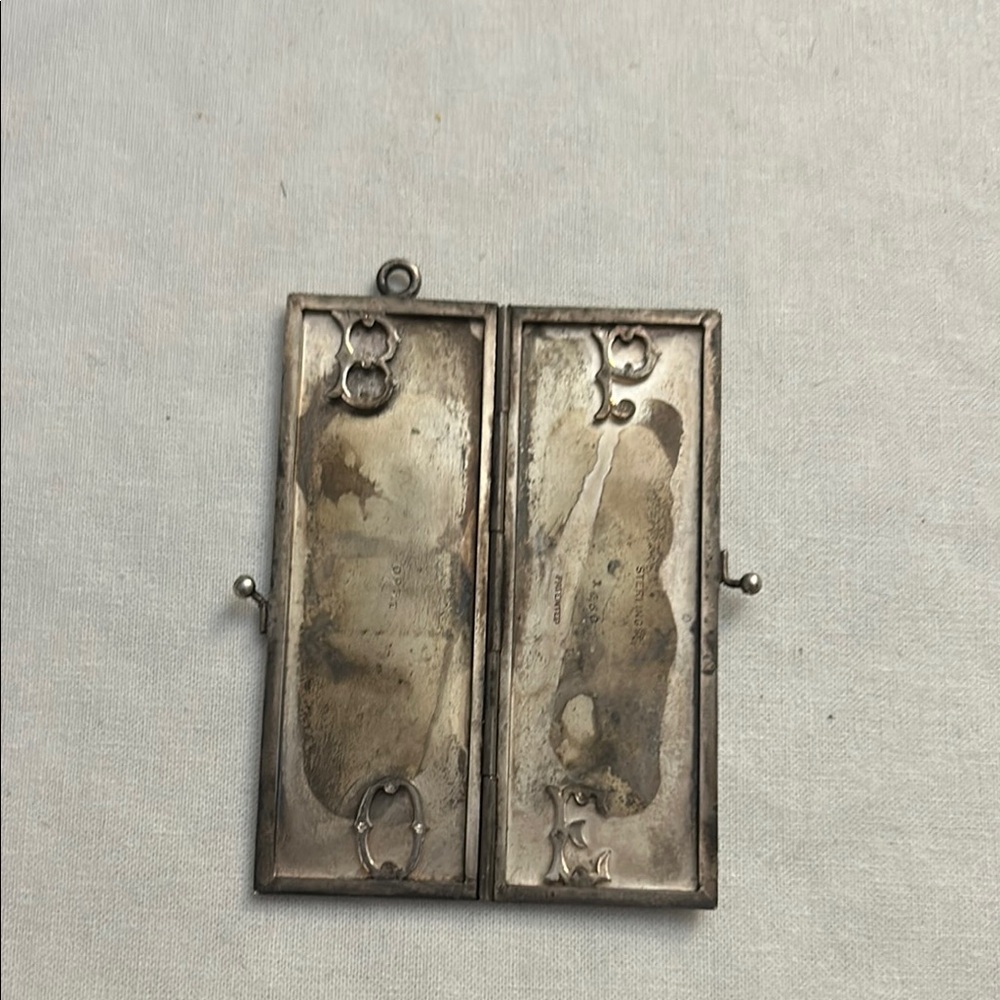 Elegant Silver Rectangular Locket - Picture 2 of 5